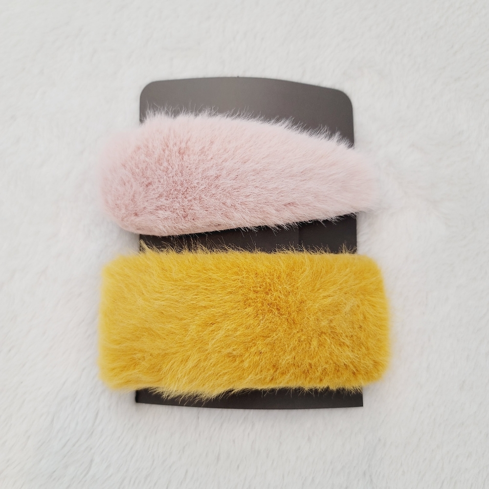 💕 NWOT 1 Pair Of Fluffy Hair Clips Pink and Yellow - Picture 3 of 9